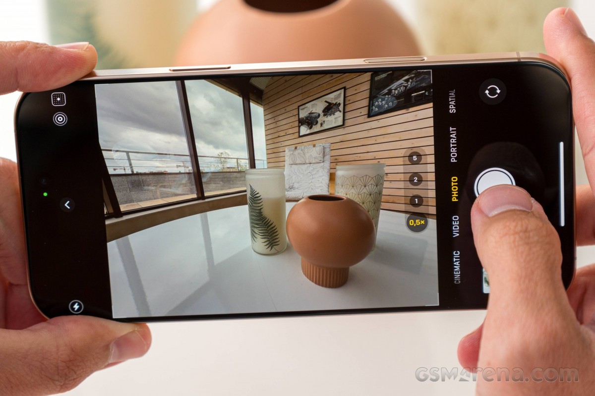Trải nghiệm camera trên iPhone 17 với tính năng center stage - Ảnh GSMArea