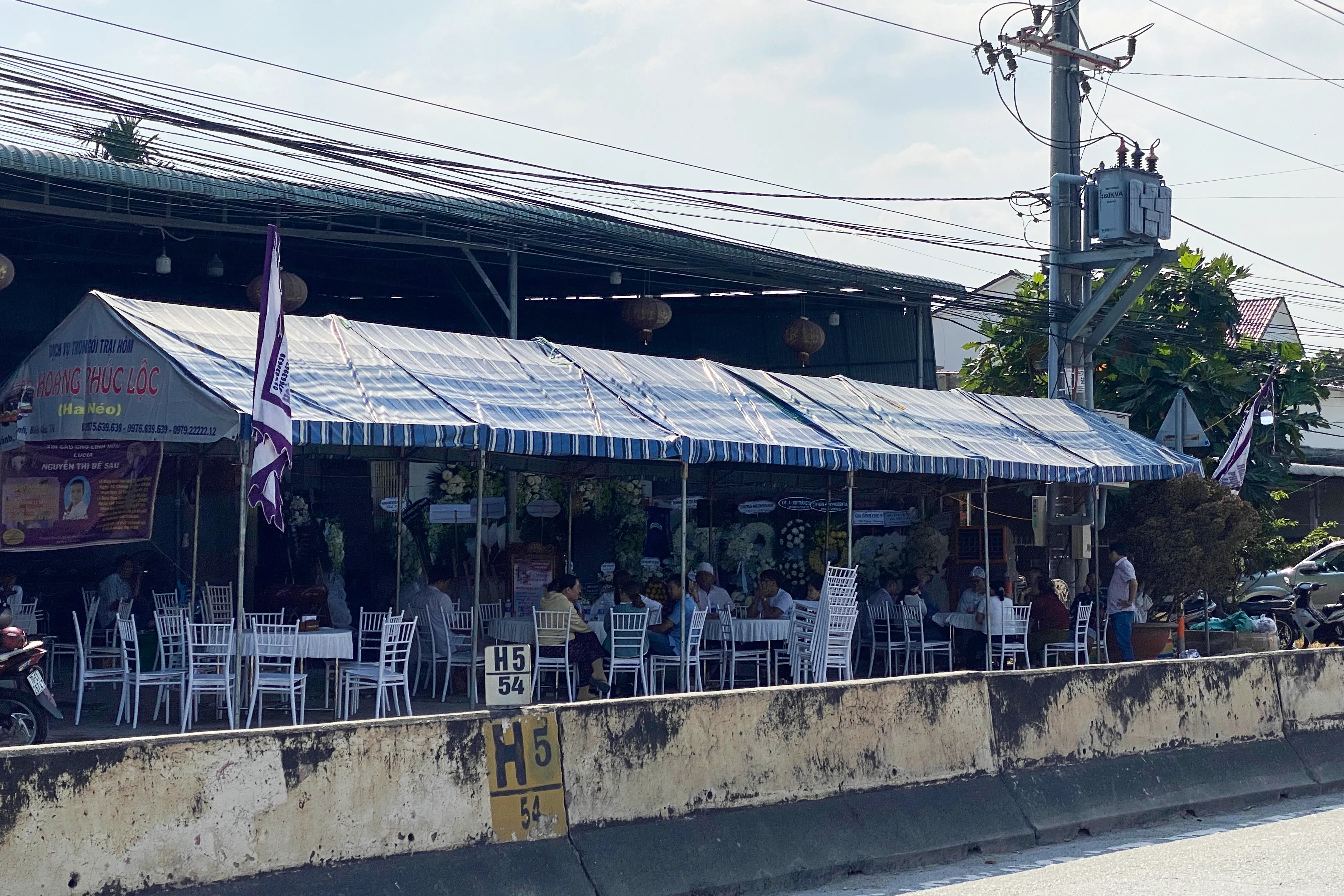 Tiếp tục tông tài sản và bỏ trốn khỏi hiện trường