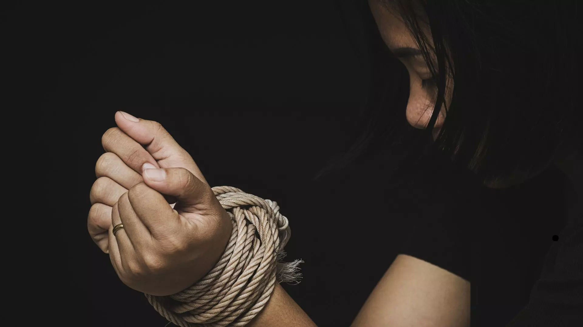 Khống chế nạn nhân