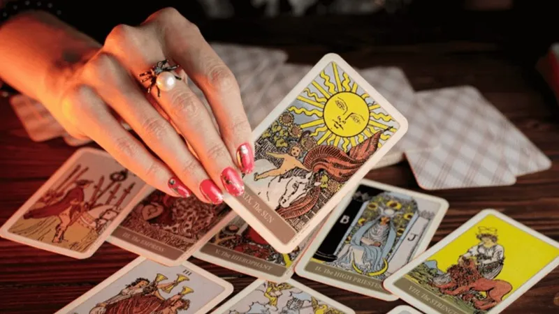 Tarot là gì? Sự thật về nguồn gốc và ứng dụng của Tarot
