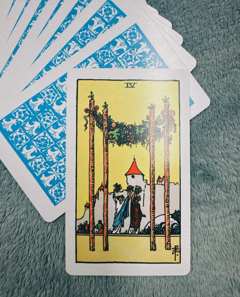 Câu chuyện về Four of Wands trong 78 lá bài Tarot