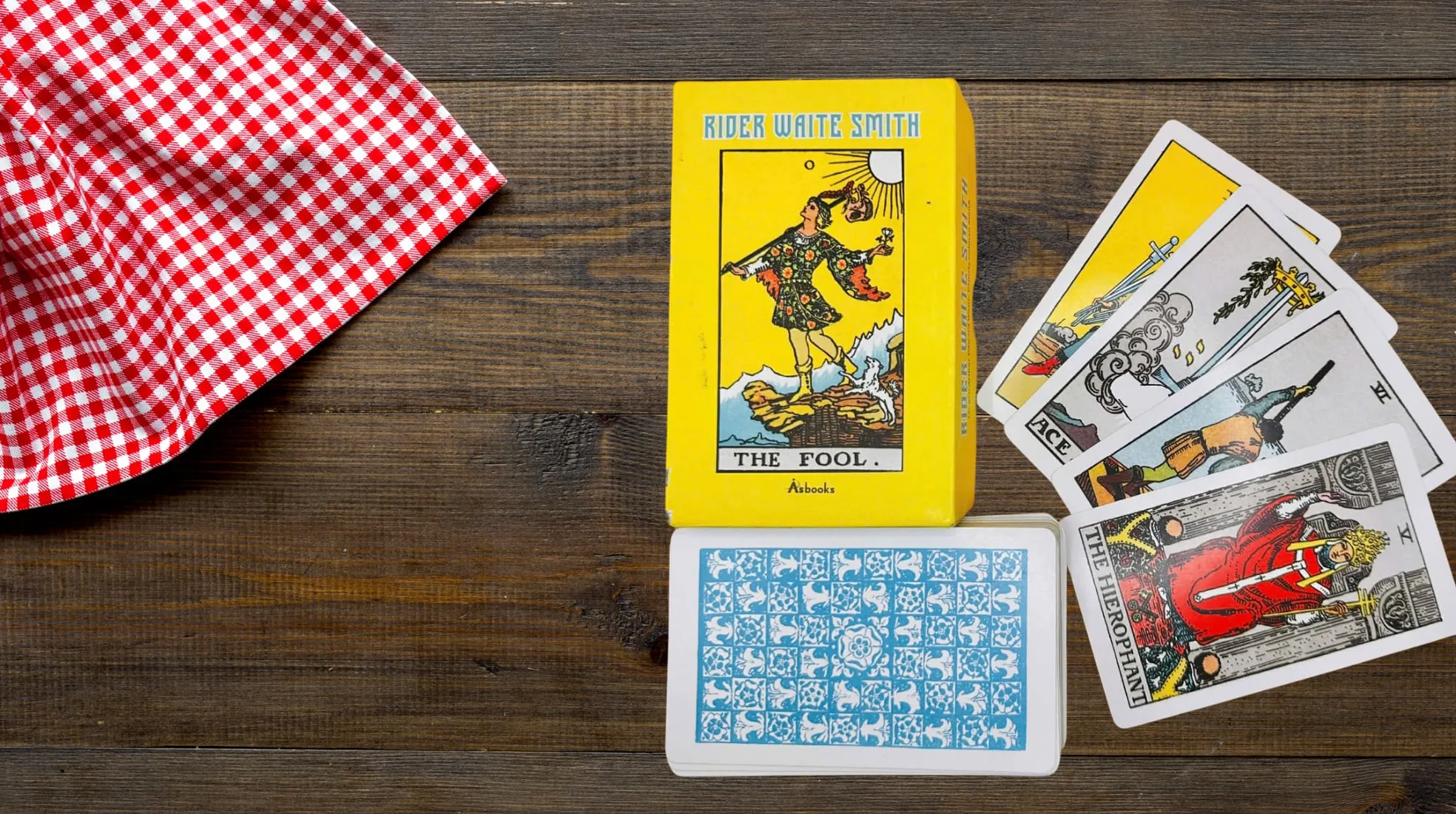 Tại sao bộ bài Tarot lại có 78 lá?