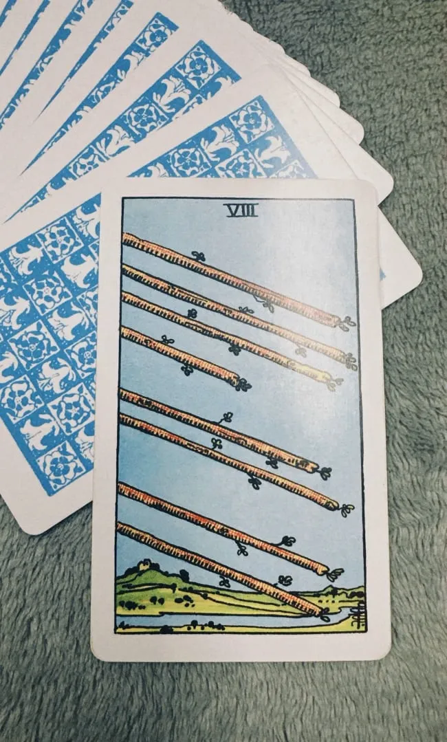 Câu chuyện về Eight of Wands trong 78 lá bài Tarot