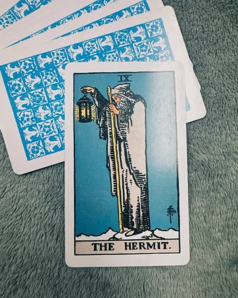 Câu chuyện về The Hermit trong 78 lá bài Tarot