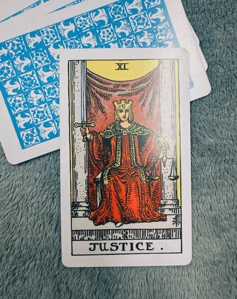 Câu chuyện về Justice trong 78 lá bài Tarot