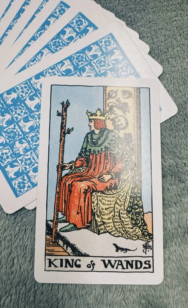 Câu chuyện về King of Wands trong 78 lá bài Tarot