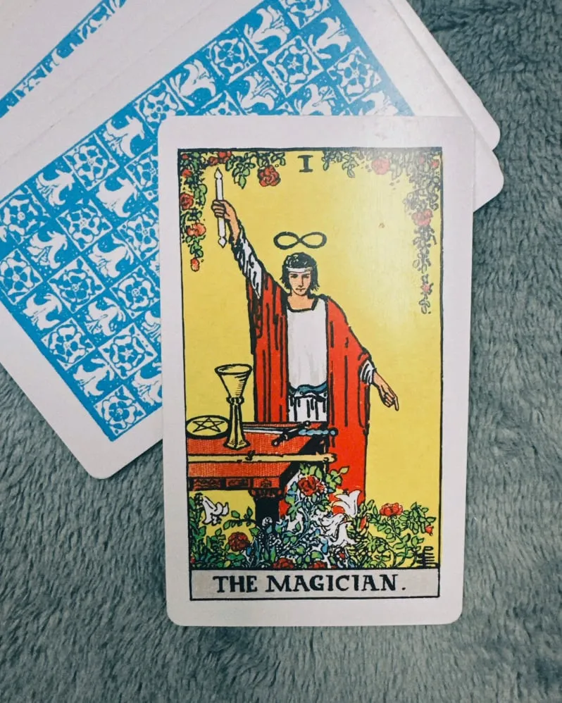Câu chuyện về The Magician trong 78 lá bài Tarot