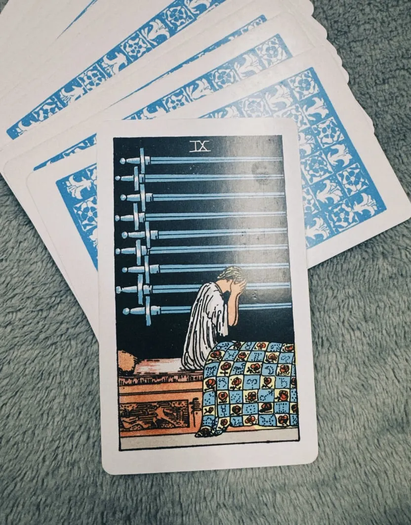 Câu chuyện về Nine of Swords trong 78 lá bài Tarot