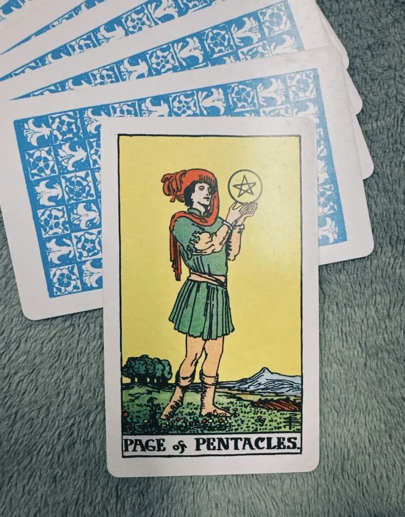 Câu chuyện về Page of Pentacles trong 78 lá bài Tarot
