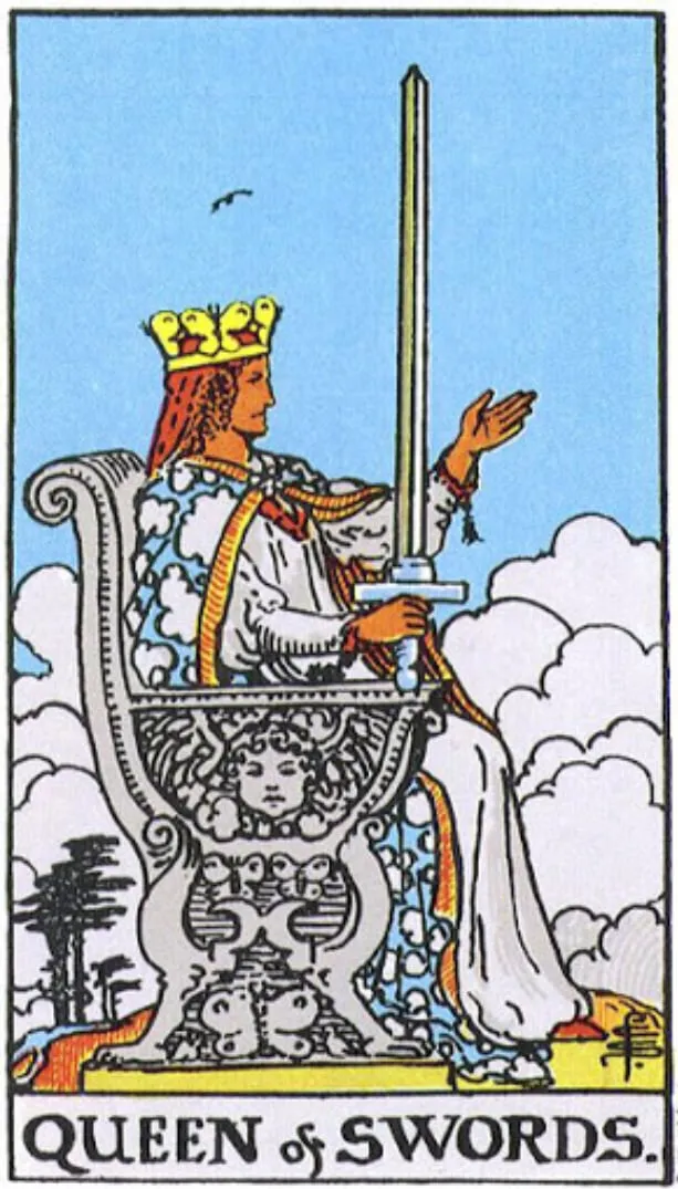 Những chi tiết trong lá bài Queen of Swords thể hiện điều gì?