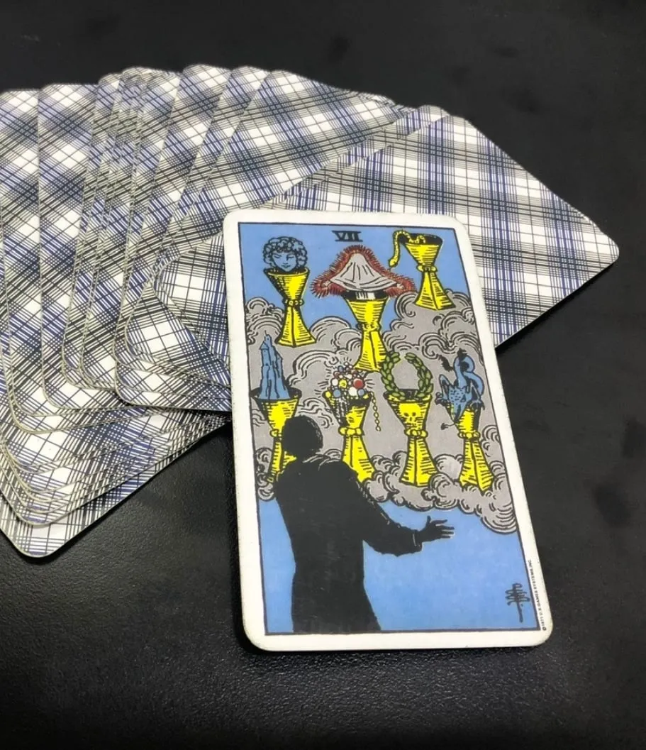 Câu chuyện về Seven of Cups trong 78 lá bài Tarot