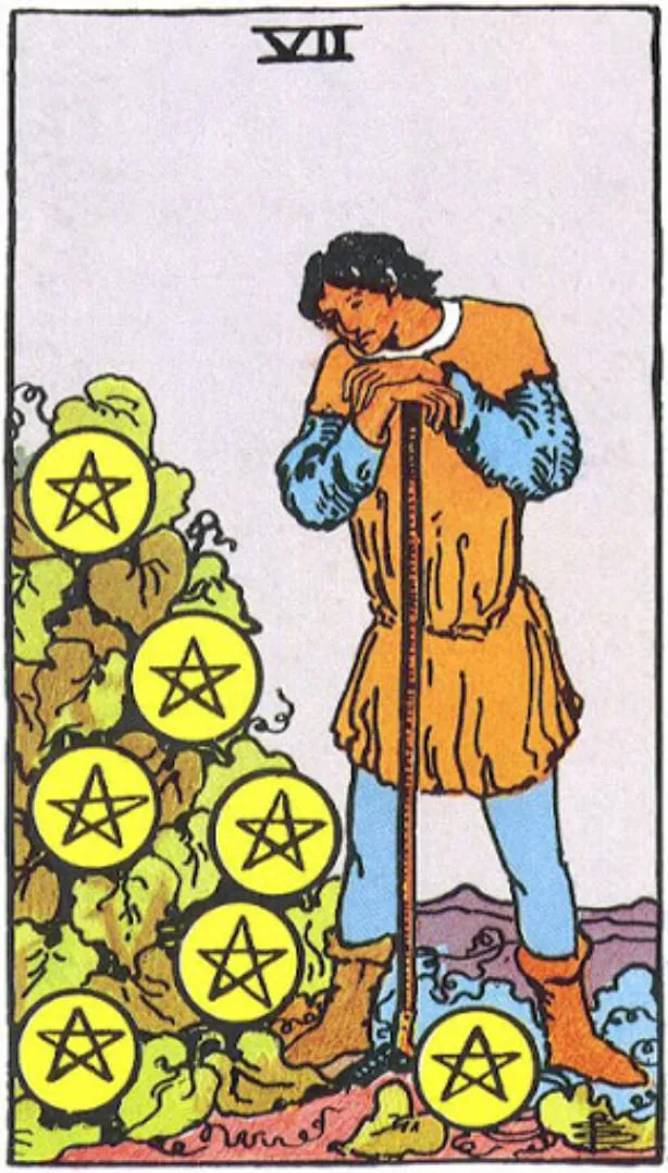 Những chi tiết trong lá bài Seven of Pentacles thể hiện điều gì?
