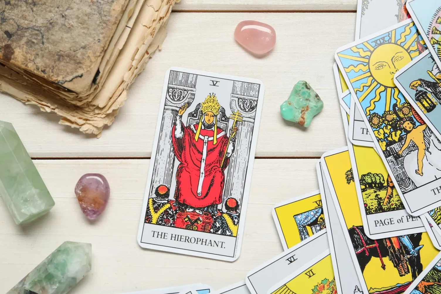 Câu chuyện về The Hierophant trong 78 lá bài Tarot