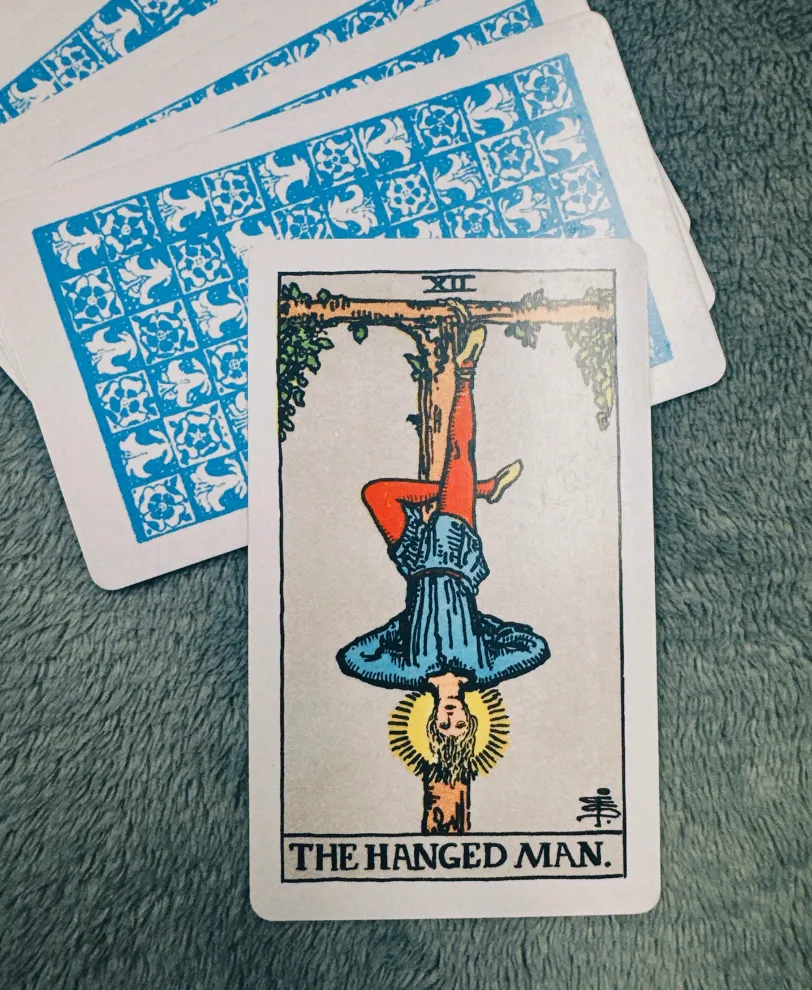 2. Câu chuyện về The Hanged Man trong 78 lá bài Tarot