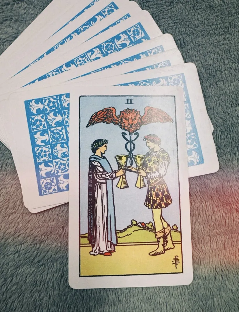 Câu chuyện về Two of Cups trong 78 lá bài Tarot
