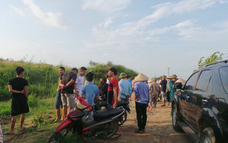 Phát hiện xe máy và giấy tờ tùy thân của nạn nhân