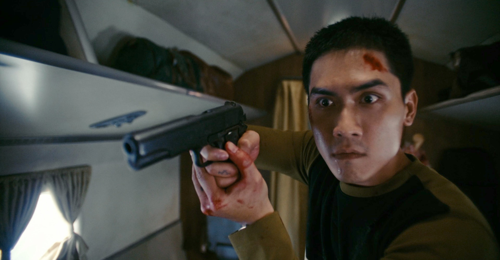 tu-chien-tren-khong (1).jpg