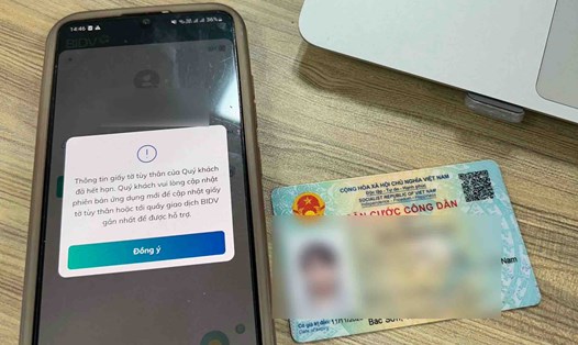 Quên đổi CCCD hết hạn có bị khóa thẻ ngân hàng không.jpg