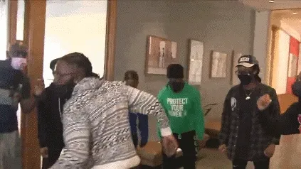 Nguồn Gốc: Từ "Gangsta Walk" Đến Sân Khấu Toàn Cầu