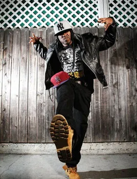 Nguồn Gốc Ra Đời: Từ Bạo Lực Đến Nghệ Thuật