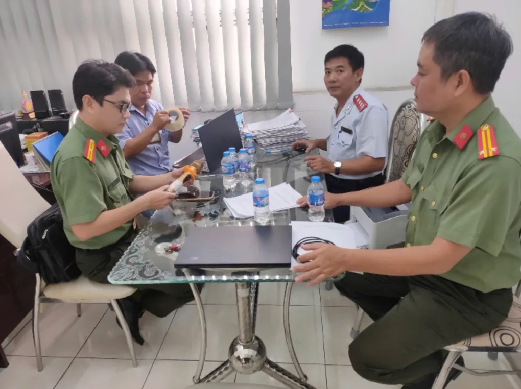 Sử dụng micro không có tem CR có bị phạt không?