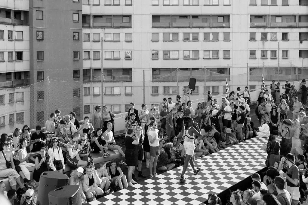 Lịch Sử và Nguồn Cội: Văn Hóa Ballroom