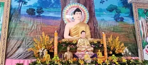 Nền kinh tế của Lộc Thịnh gắn liền với vùng đất đỏ bazan màu mỡ, vốn nổi tiếng với các vườn cao su và điều bạt ngàn. Bên cạnh những cây công nghiệp truyền thống, xã còn phát triển các mô hình nông nghiệp hiện đại, tiêu biểu là Farm 7 - Cam trái cây nhiệt đới, thể hiện hướng đi mới trong việc đa dạng hóa cây trồng, ứng dụng kỹ thuật cao để tạo ra sản phẩm chất lượng.