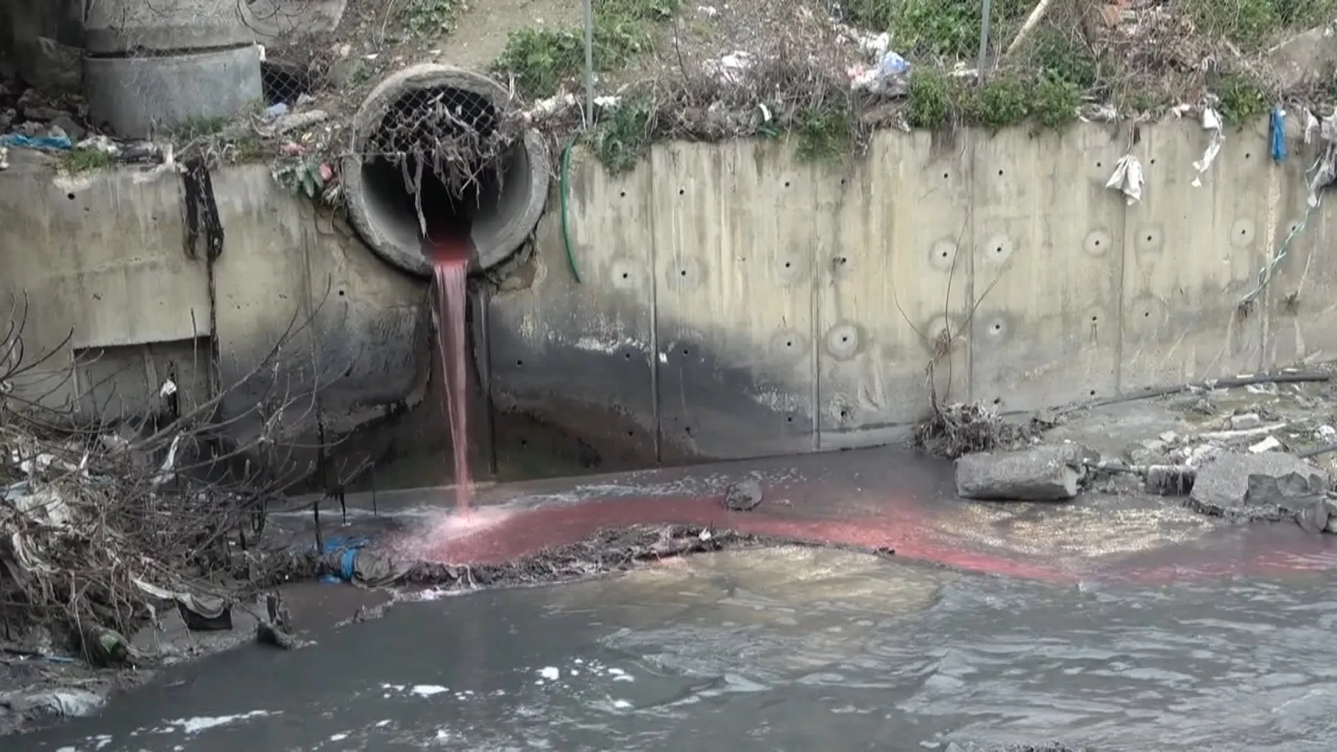 Không xử lý chất thải nguy hại từ hoạt động trên biển sẽ bị phạt ra sao?