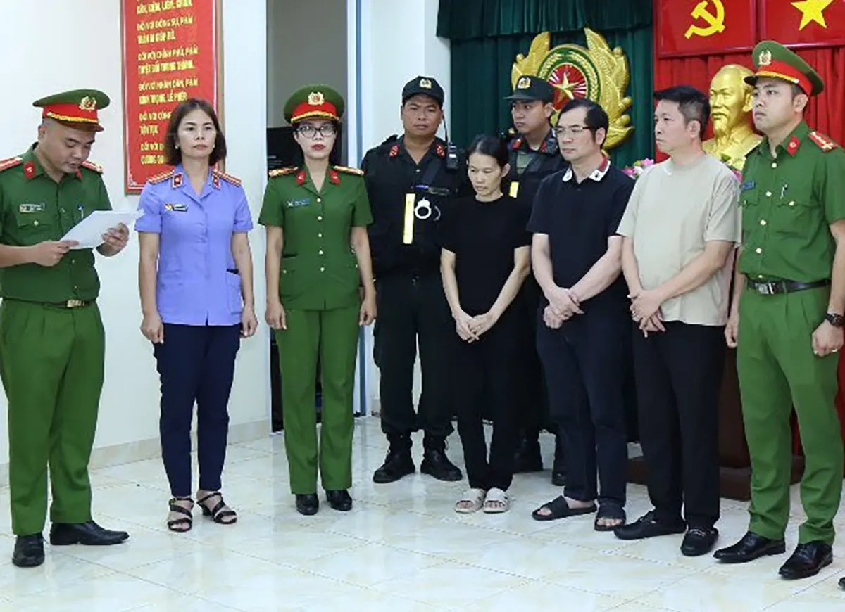 Khởi tố và bắt tạm giam 3 bị can liên quan vụ buôn bán hàng giả