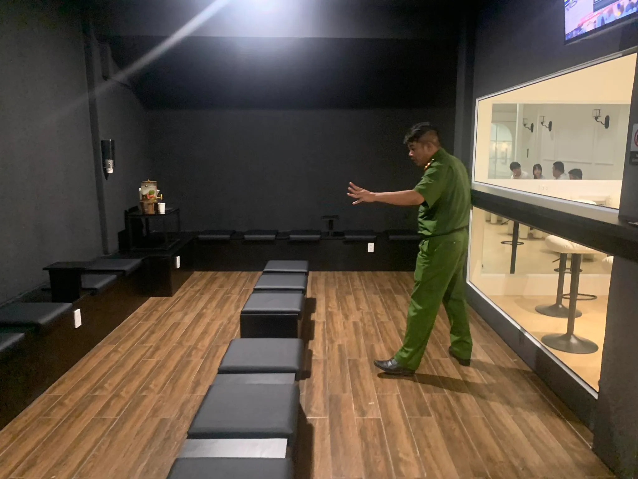 Công an quận 1 tiến hành kiểm tra quán Mina Dating Cafe