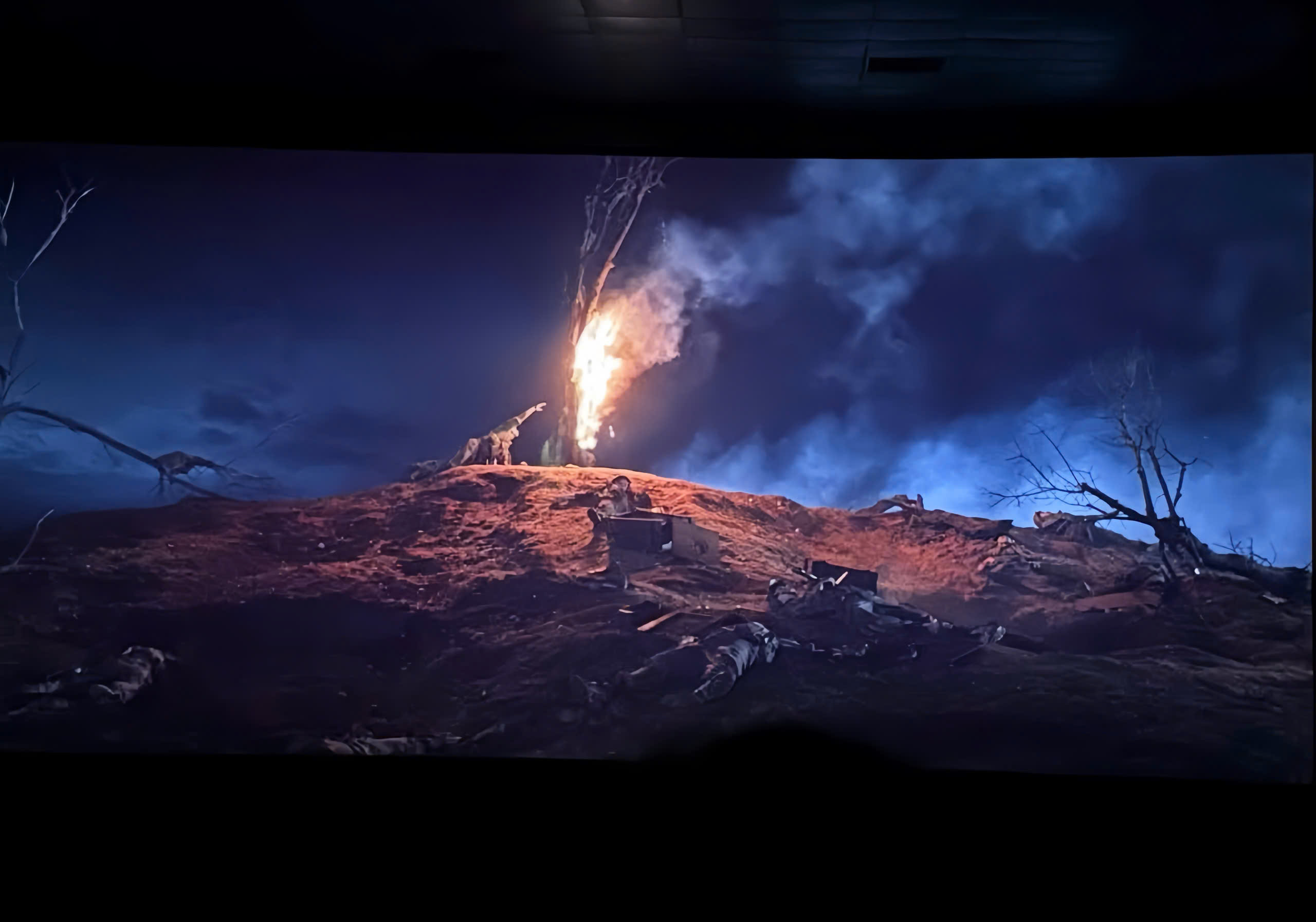 Cảnh Hải bị thiêu cháy