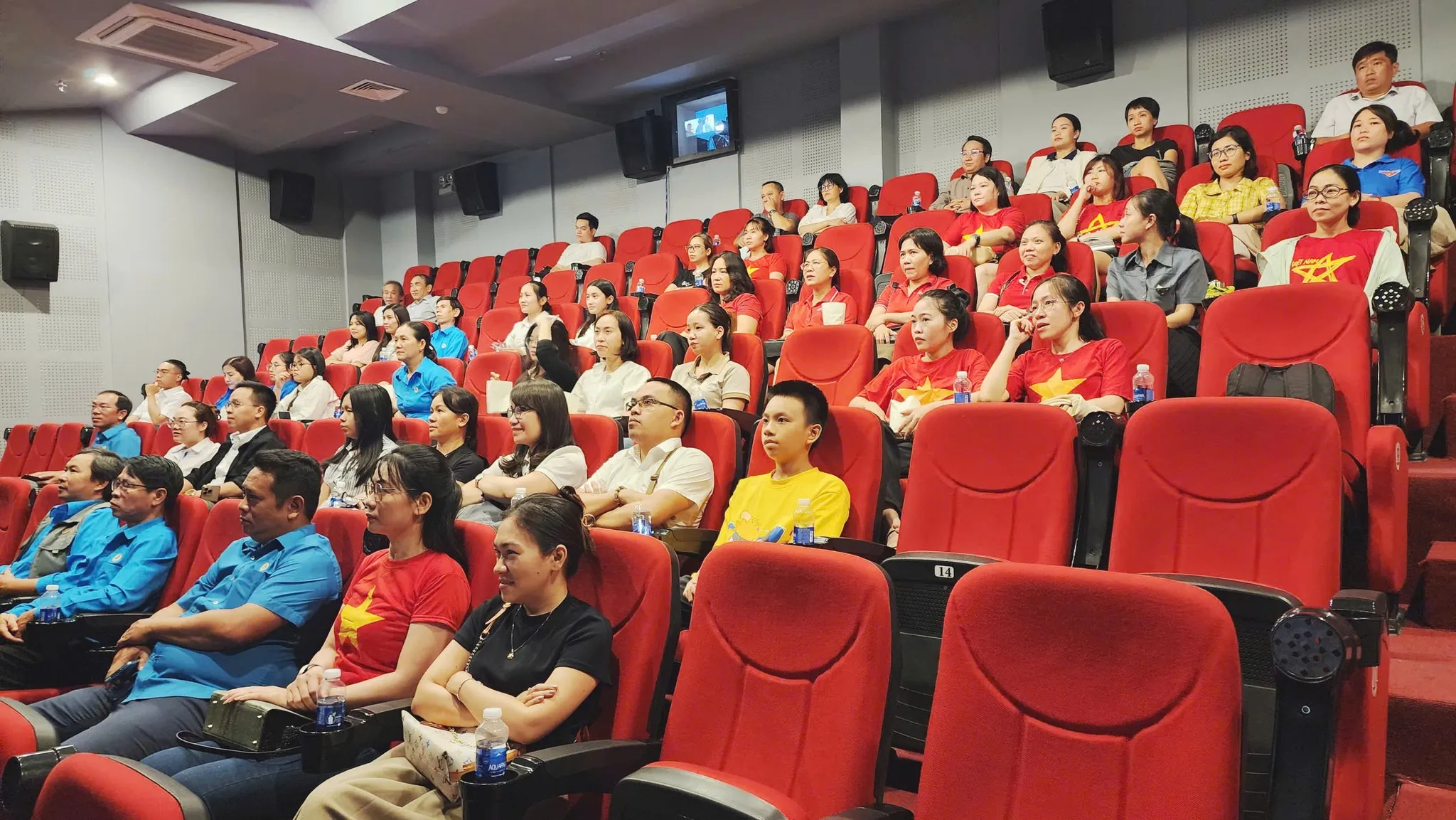 Công đoàn TP Đà Nẵng đi xem mưa đỏ