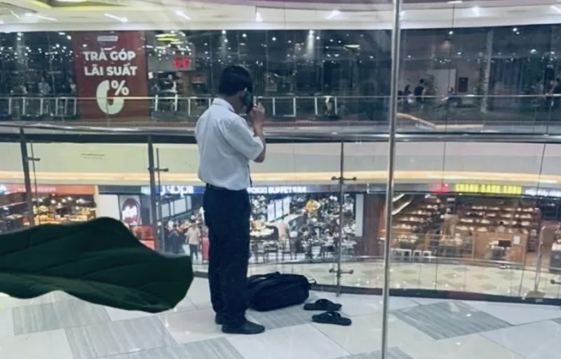 Nam thanh niên 31 tuổi nhảy lầu ở Vạn Hạnh Mall không qua khỏi
