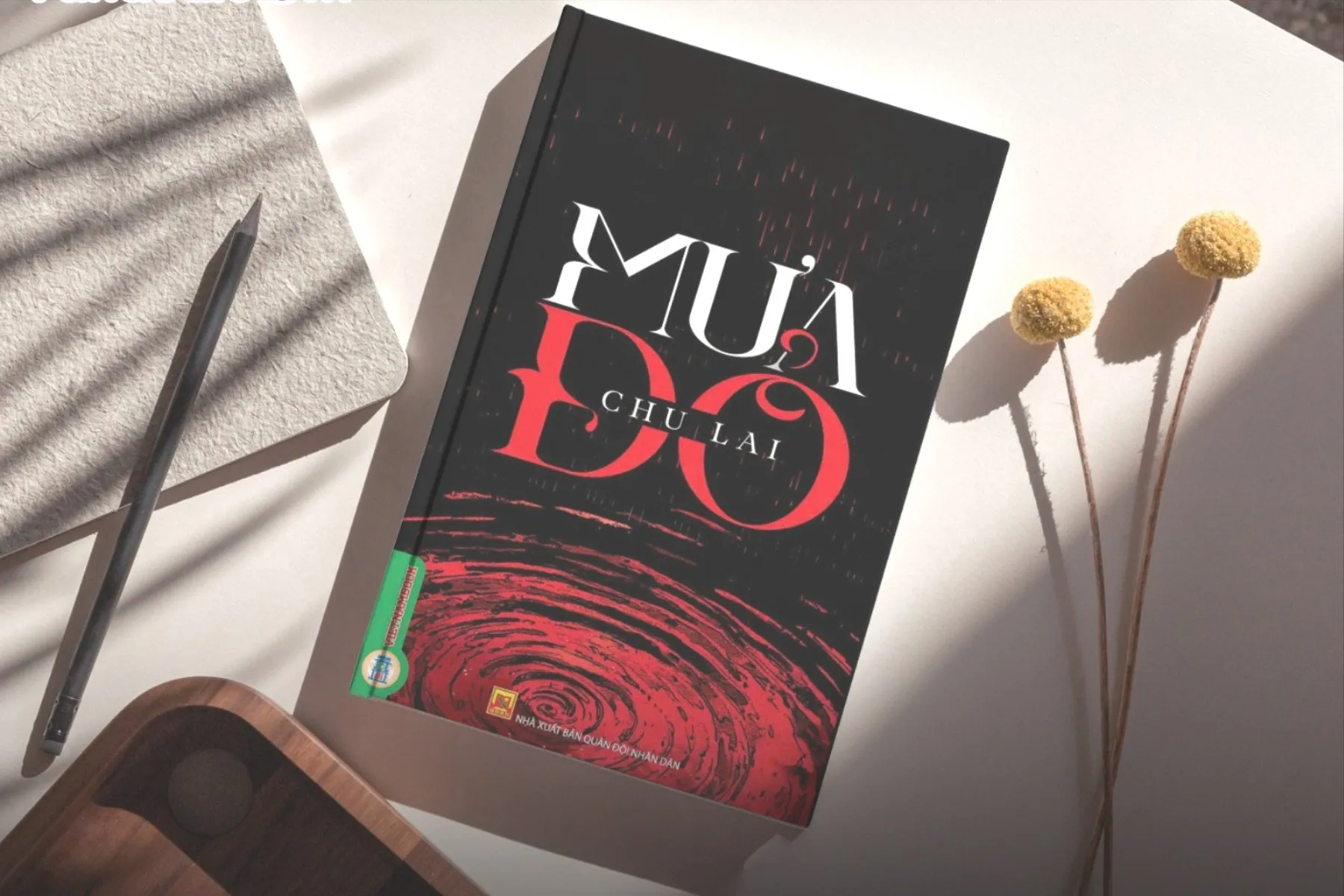 Đọc tiểu thuyết Mưa đỏ